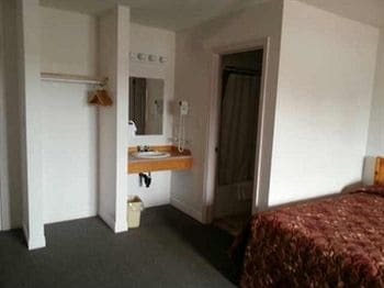 Hotel Sherwood Inn And Motel