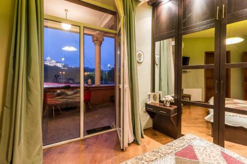 Apartment At 12 Baratashvili Street