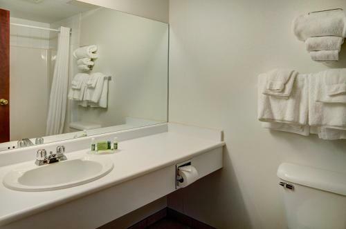 Hotel Lakeview Inns & Suites - Fort Saskatchewan