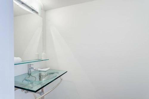 Palais-des-congr�s Furnished Apartments