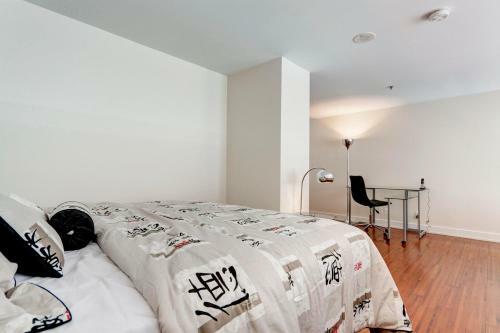 Palais-des-congr�s Furnished Apartments