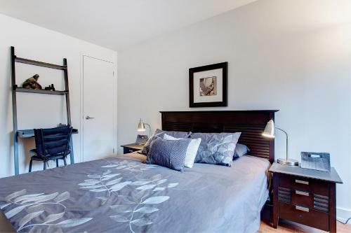 Palais-des-congr�s Furnished Apartments