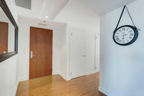 Palais-des-congr�s Furnished Apartments