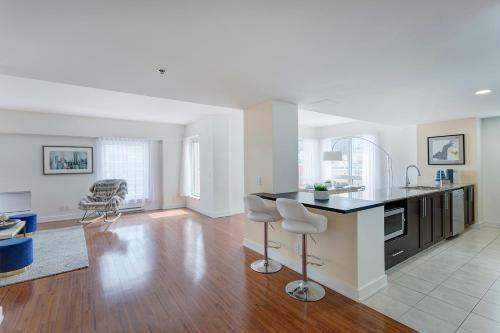 Palais-des-congr�s Furnished Apartments