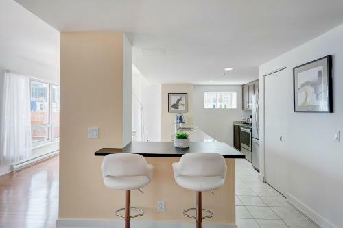Palais-des-congr�s Furnished Apartments