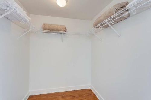 Palais-des-congr�s Furnished Apartments