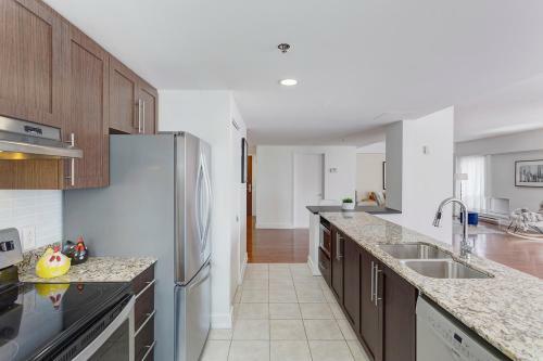Palais-des-congr�s Furnished Apartments