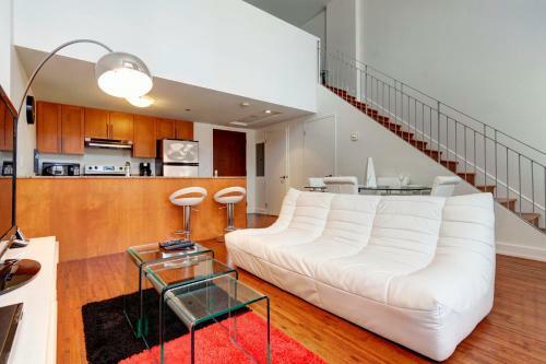 Palais-des-congr�s Furnished Apartments