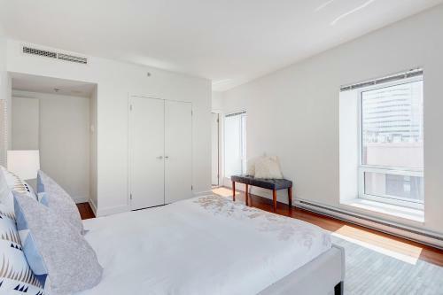 Palais-des-congr�s Furnished Apartments