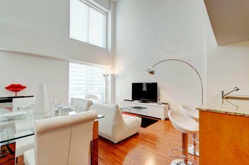 Palais-des-congr�s Furnished Apartments
