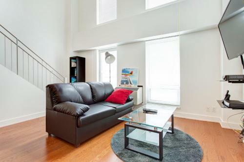 Palais-des-congr�s Furnished Apartments