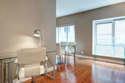 Palais-des-congr�s Furnished Apartments