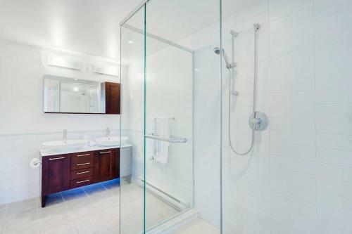 Palais-des-congr�s Furnished Apartments