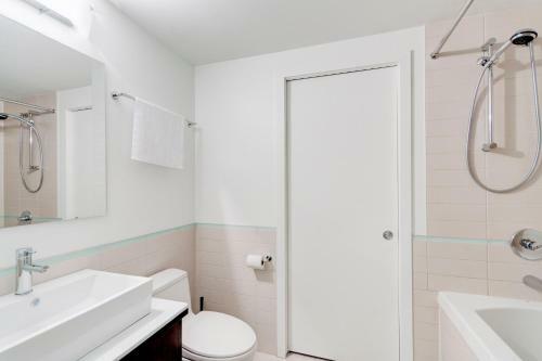 Palais-des-congr�s Furnished Apartments