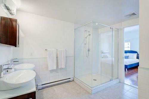 Palais-des-congr�s Furnished Apartments