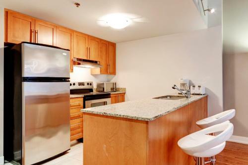 Palais-des-congr�s Furnished Apartments