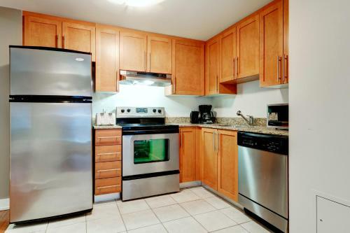 Palais-des-congr�s Furnished Apartments