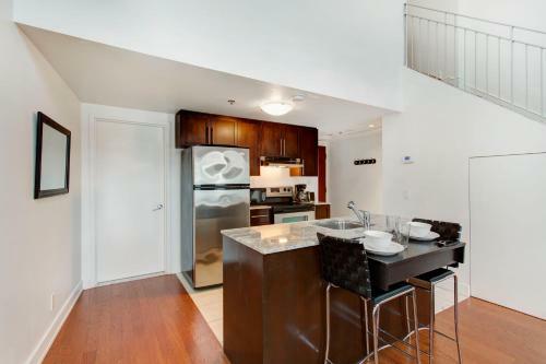 Palais-des-congr�s Furnished Apartments