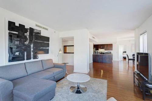 Palais-des-congr�s Furnished Apartments