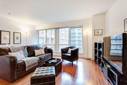 Palais-des-congr�s Furnished Apartments