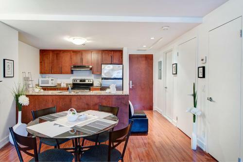 Palais-des-congr�s Furnished Apartments