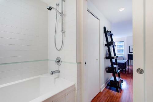 Palais-des-congr�s Furnished Apartments