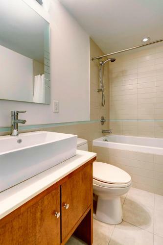 Palais-des-congr�s Furnished Apartments