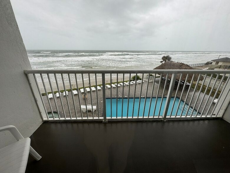 *emerald Shores Hotel*