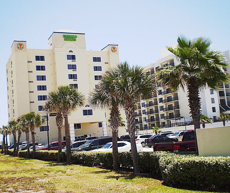 *emerald Shores Hotel*