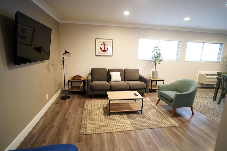 Hotel Anaheim Executive Inn & Suites