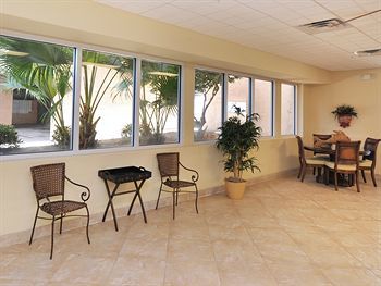 Hotel Resortquest Rentals At Islander Condominiums