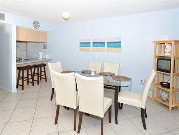 Hotel Resortquest Rentals At Islander Condominiums