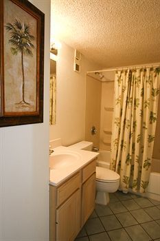 Hotel Resortquest Rentals At Islander Condominiums