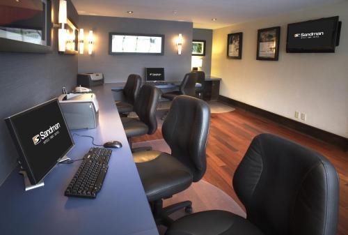 Sandman Hotel & Suites Winnipeg Airport