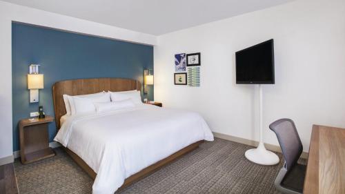 Hotel Element Calgary Airport
