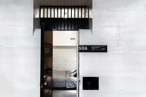 Hi- Ottawa Jail Hostel