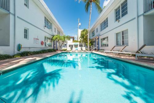 Courtyard Two-bedroom Apartments By Royal Stays