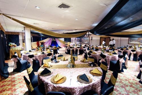 Radisson Fort George Hotel & Marina
