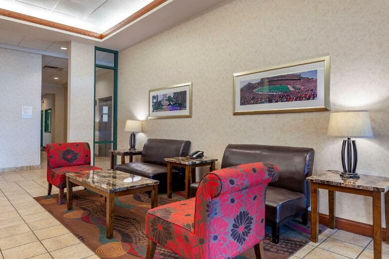 Hotel Clarion Suites Central