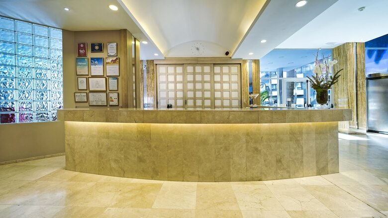 Hotel Reina Isabel