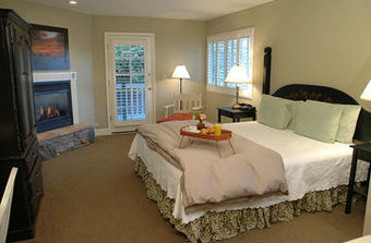 Hotel Cambria Pines Lodge