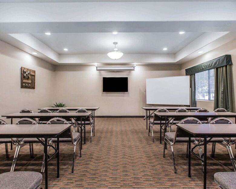Hotel Comfort Suites