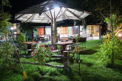 Hostal Caba�as Los Tilos