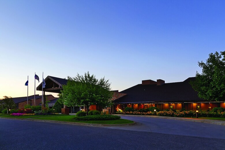 Hotel Arrowwood Resort And Conference Center