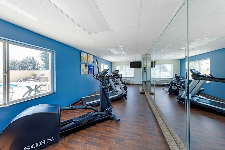 Hotel Comfort Suites