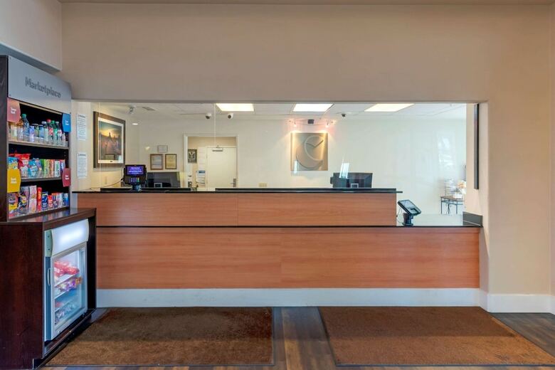 Hotel Comfort Suites