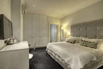 Albergue Three Boutique Hotel