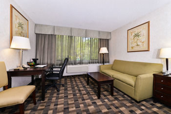 Hotel Quality Inn & Suites Montebello