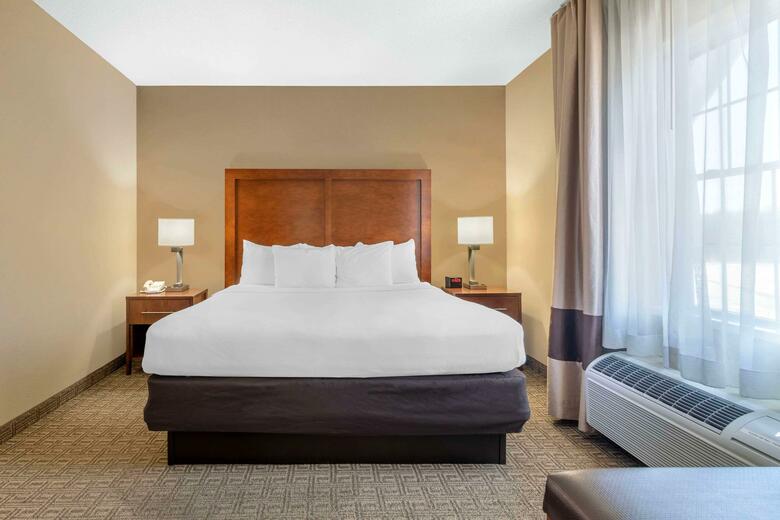 Hotel Comfort Inn & Suites