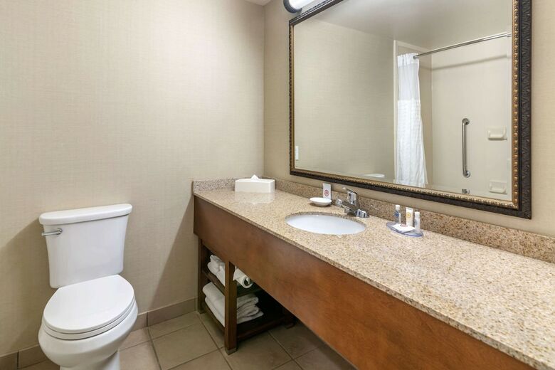 Hotel Comfort Inn & Suites